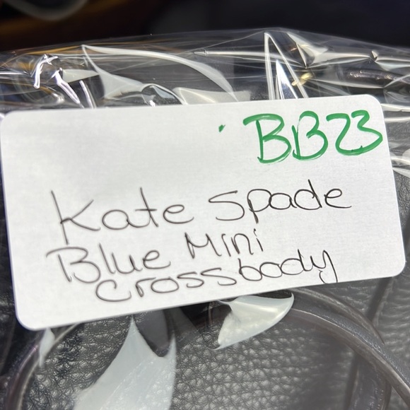 Kate Spade New York  LooLoo Perri Lane Leather Crossbody Purse - Picture 9 of 9